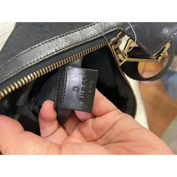 GUCCI GG 90762 MESSENGER BAG PURSE (pu220